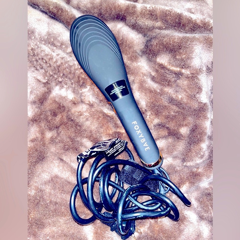 FoxyBae Hair Straightening Brush